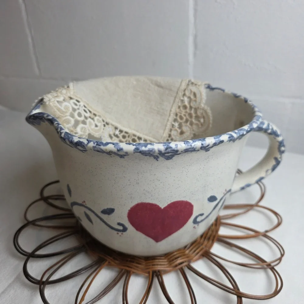 Vintage Farmhouse Stoneware Batter Bowl Blue Sponge Rim Red Heart Vine Cream